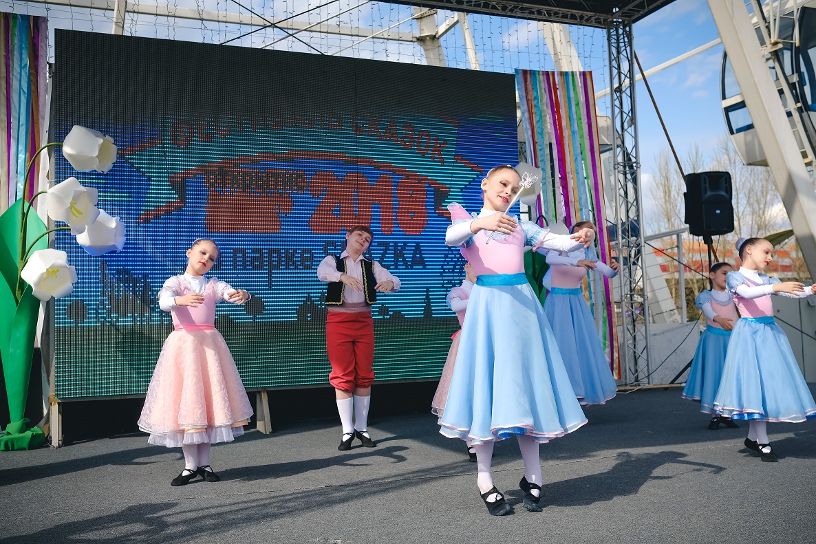 На открытии летнего сезона в парке SKAZKA презентован первый в России Диномагазин