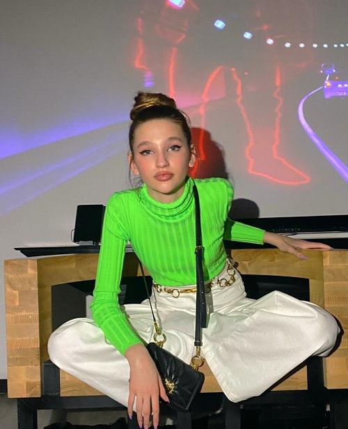 Об уходе за кожей рассказала блогер Лиза Анохина Elle Girl Russia