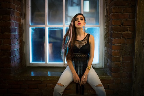 Сингл в жанре «экспериментальный pop» представила певица Izabelle